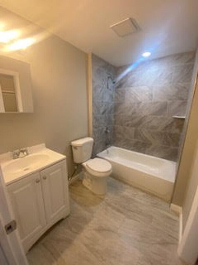 Photo - Large Home - Oak Lane