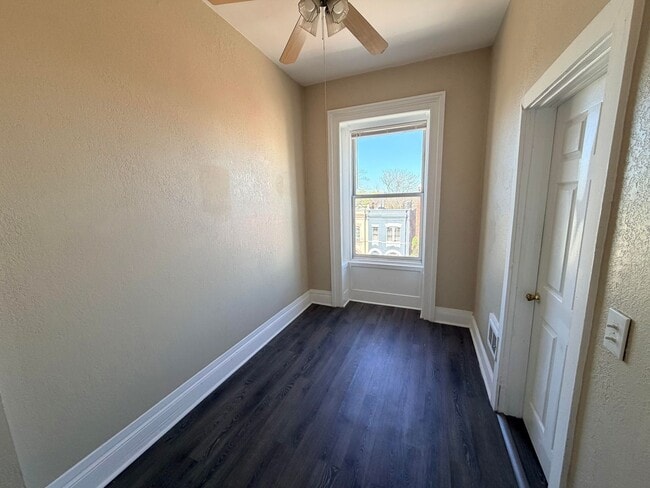 Photo - 2 Bed - 1 Bath Beautiful Apartment in Center Square, Albany. Unidad Apt #3