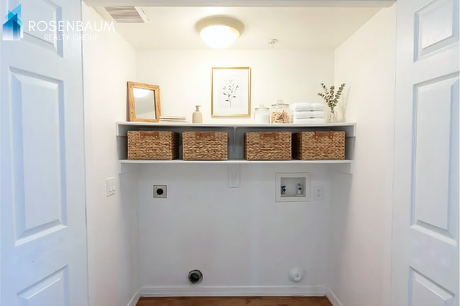 Photo - 2324 W Lone Cactus Dr Unidad 11