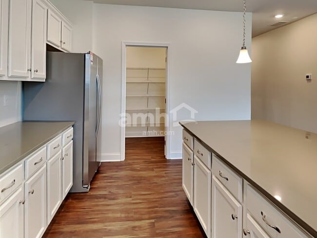Photo - 868 Carnaby Ln