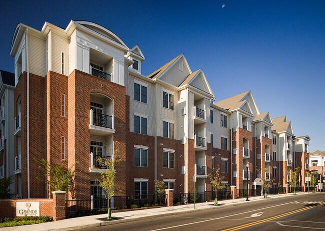 Photo - 350 W Elm St Unit 3108