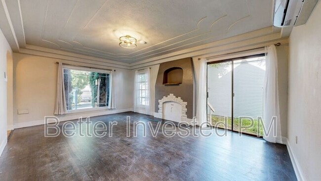 Photo - 210 Brown St House