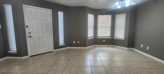 3004 La Estancia Ln