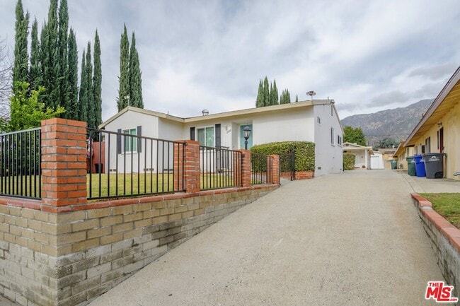 Photo - 1789 1/2 Atchison Street Unit