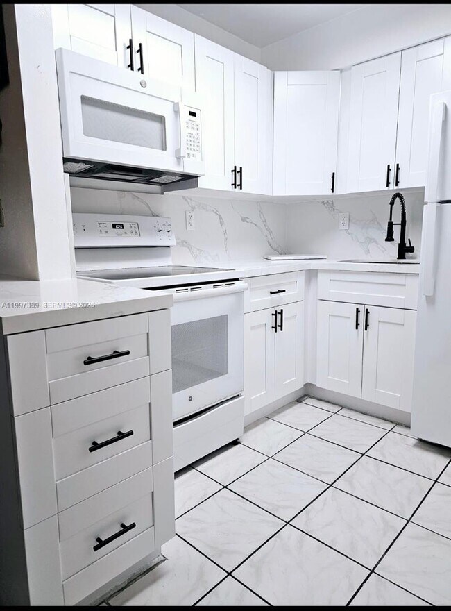 Photo - 8701 SW 141st St Unidad B8