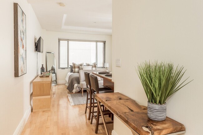 Photo - 1 Huntington Ave Unidad 312