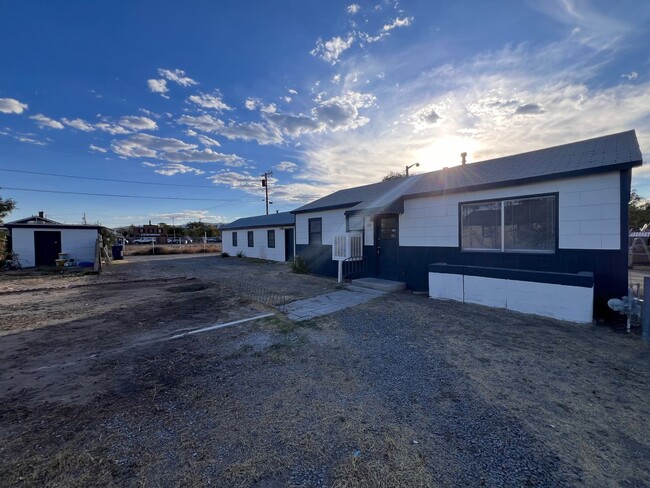 Cute 1 bedroom Fernley home with garage! - Cute 1 bedroom Fernley home with garage!