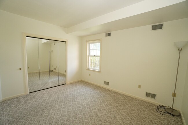 Photo - 2445 Old Greentree Rd
