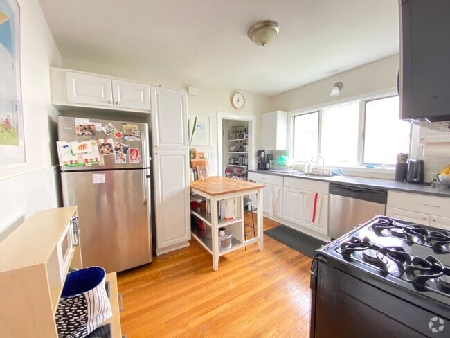 Building Photo - 278 Willis Ave Unit 1 Rental