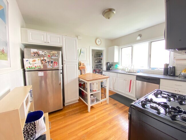 Photo - 278 Willis Ave Apartments Unit 1
