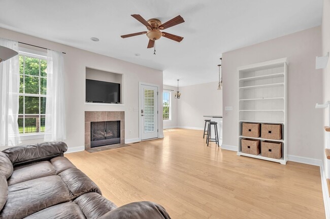 Photo - 210 Raven Ridge Ct