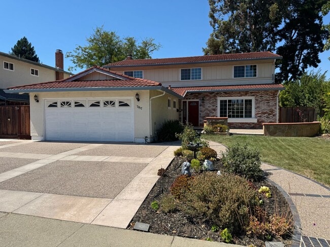 Building Photo - Pleasanton Foothills 5 bed / 3 bath, Singl... Rental
