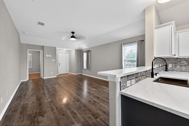 Photo - 13237 Pine Needle St