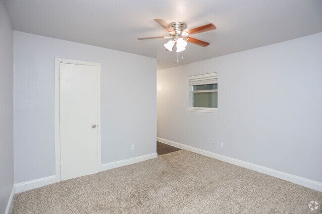 2BR, 2BA - 824SF - B3