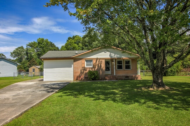 Building Photo - 105 Sandy Ln