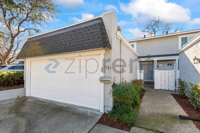 Photo - 1123 Glengarry Dr