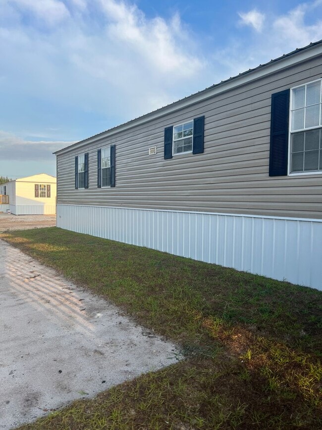 Photo - Move in ready!! 2BD/2BA spacious mobile home!