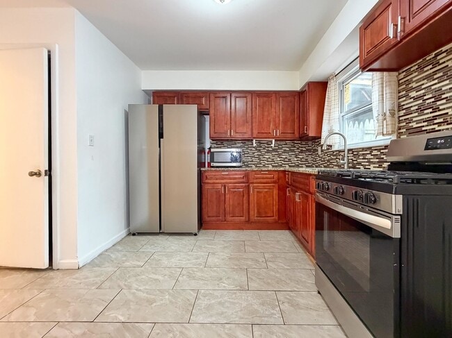 8 Van Nostrand Ave