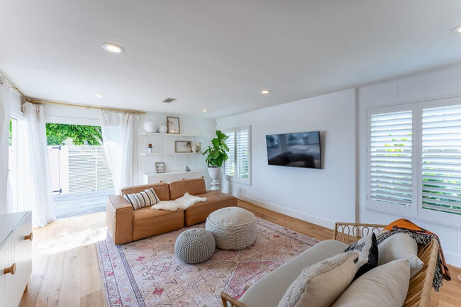 Building Photo - 133 2nd St Rental