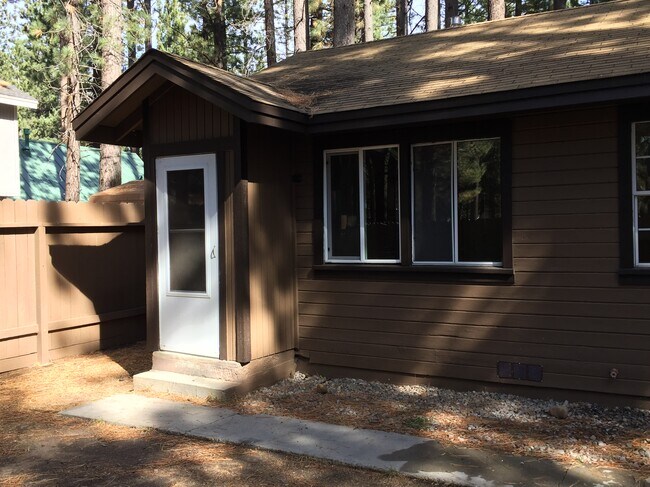 Photo - 2565 Pinter Ave Unit 2 (Rear, Studio/1ba)