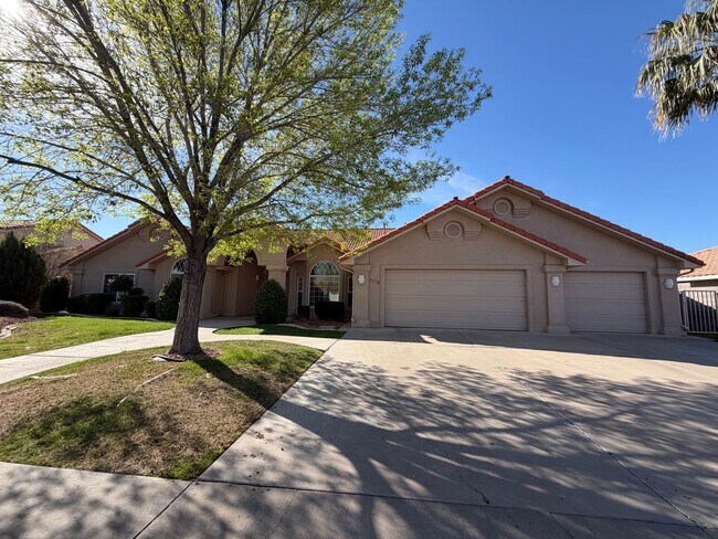 Photo - SPACIOUS HOME FOR RENT!