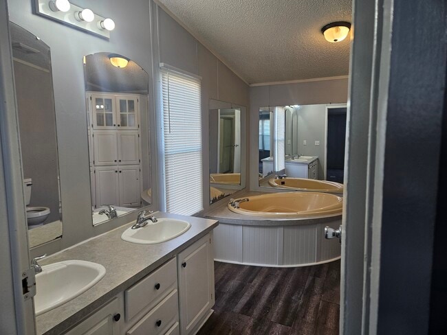 Photo - 41 Lynnwood Cir