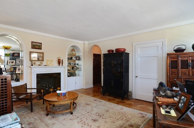 Photo - 2000 N Lincoln Park W