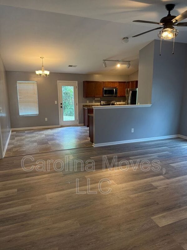 Photo - 201 Katrina Ct