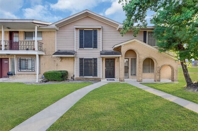 Building Photo - 13517 Castilian Dr Unit 1