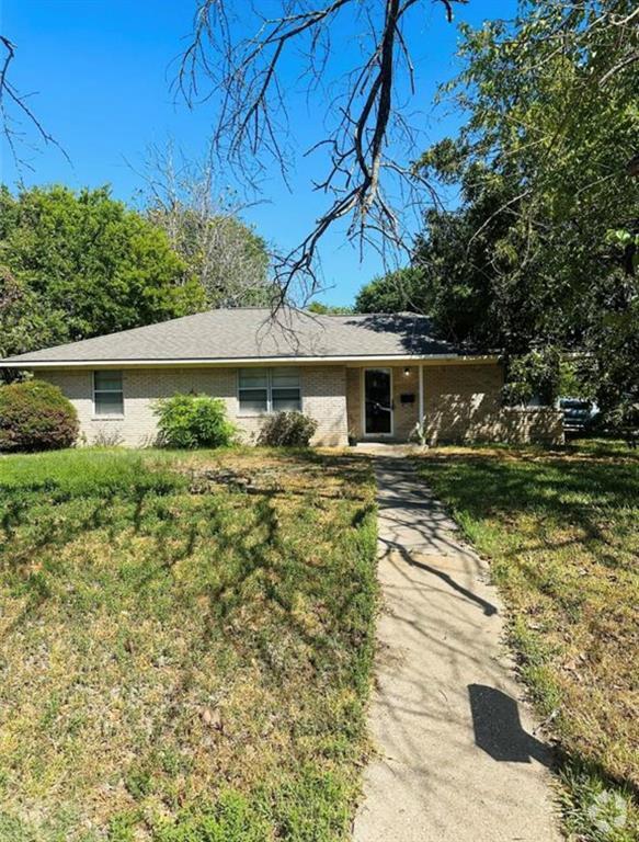 Building Photo - 2704 Cedar Dr Rental