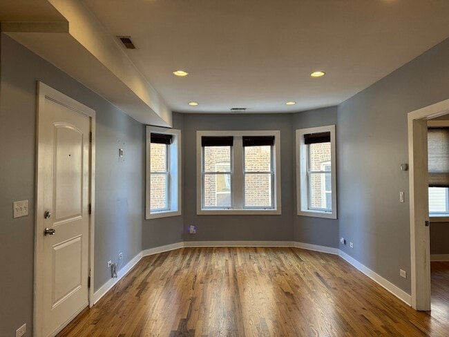 Photo - 1430 N Maplewood Ave Unit 302