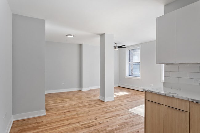 Photo - 1625 W Howard St Unit 216