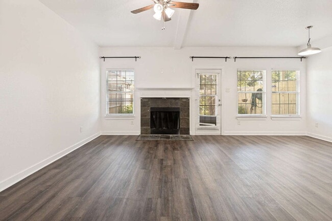 Modern 3BD Townhome Near DFW Airport & Major Highways