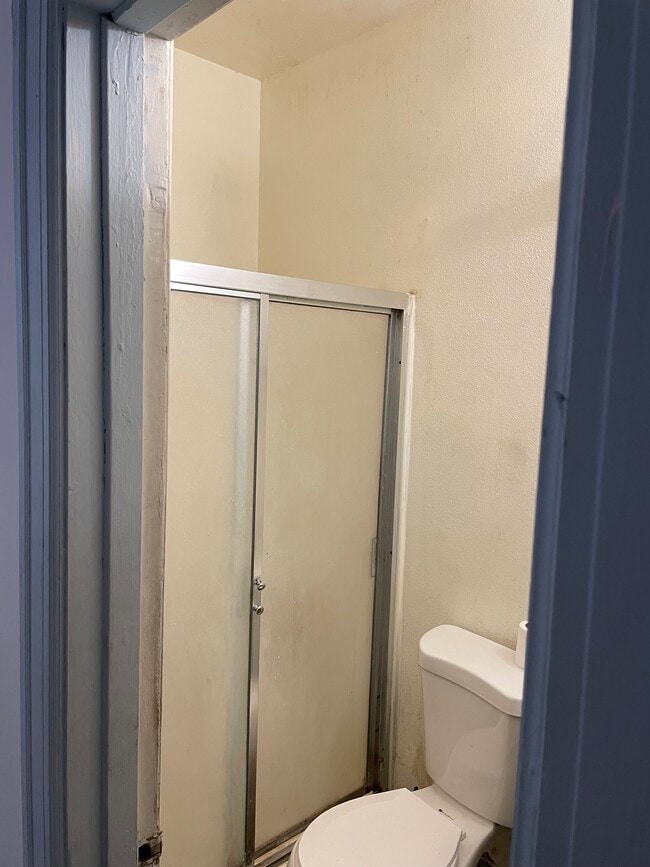 Photo - 225 W 5th St