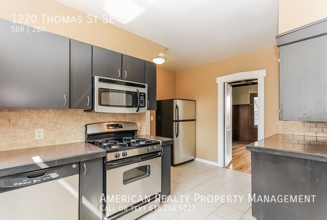 Photo - 1220 Thomas St SE