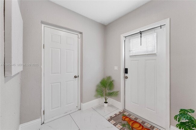 Photo - 2227 Cody St