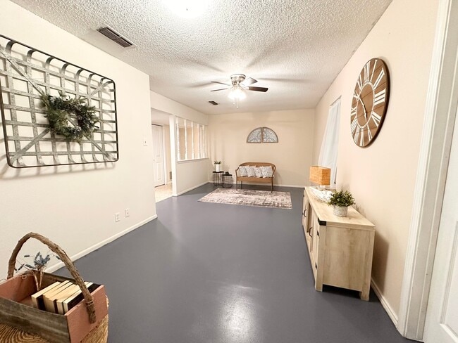 Photo - 7418 Meadow Cliff St