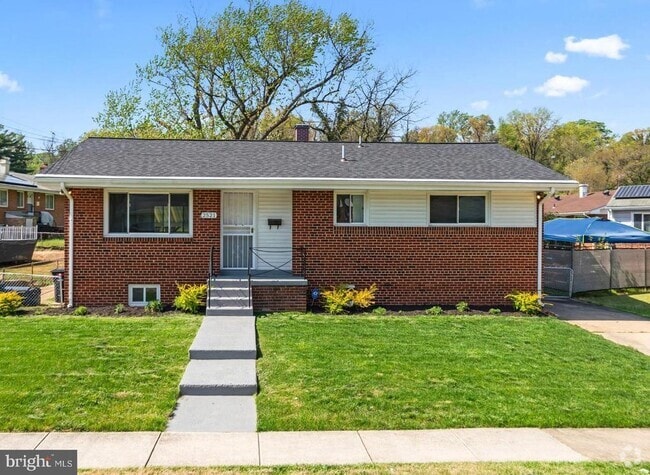 Building Photo - 2521 Fairhill Dr Rental