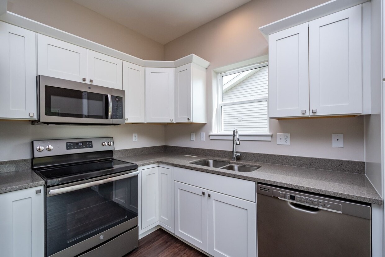 4 bed 3 bath East side Iowa city! - 4 bed 3 bath East side Iowa city!