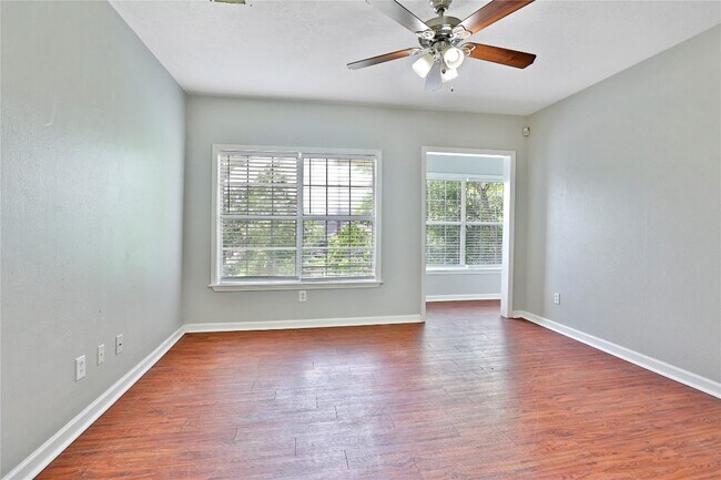 Photo - 5007 Polk St