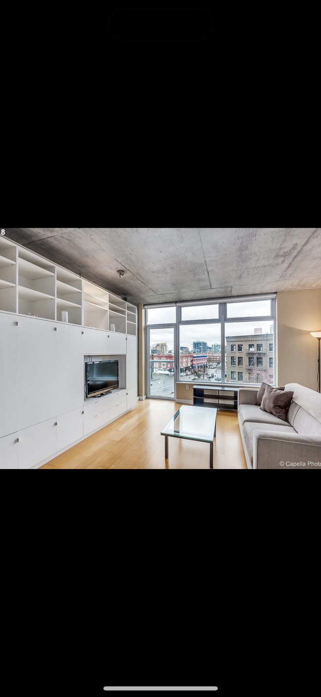 Photo - 1926 W Burnside St Unidad 309 Rental