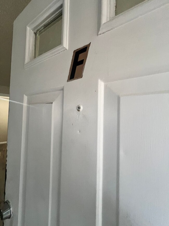 Building Photo - 2 Bedroom 1 Bathroom Apartment! Unit 2908 Lawnridge Ct Apt F