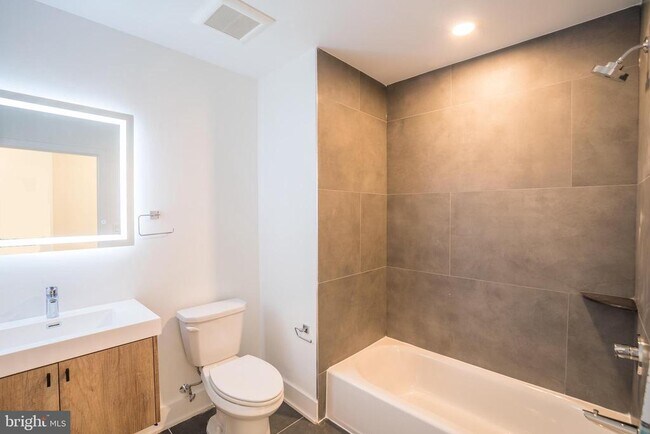 Photo - 1324 Frankford Ave Unit 408