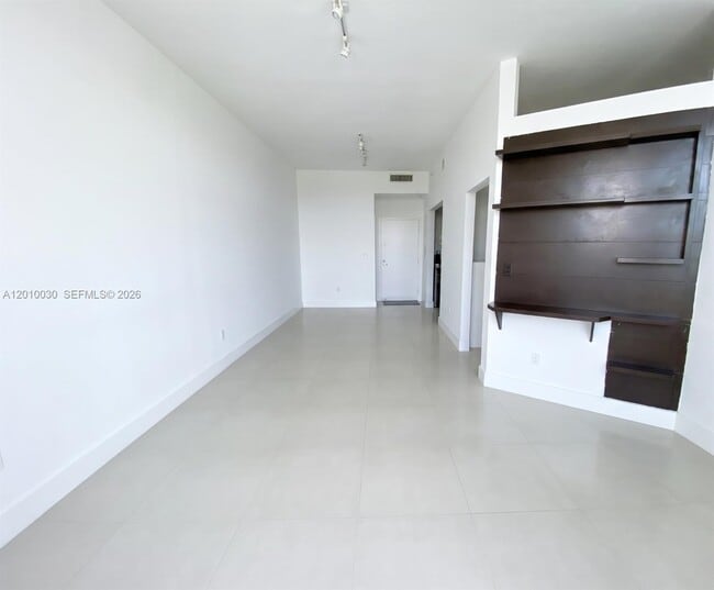Building Photo - 2829 Indian Creek Dr Unit 1405