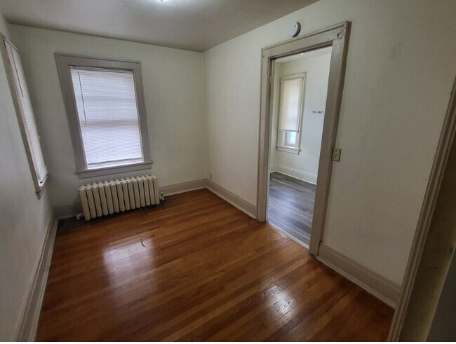 Unit 5: Bedroom - 114 N 32nd Ave Omaha..All Utilities Included