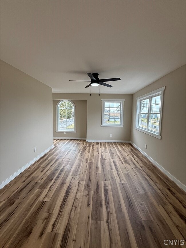 Photo - 6996 Lakeshore Rd