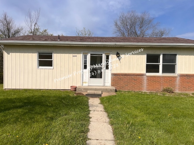 Building Photo - 2209 Airport Rd