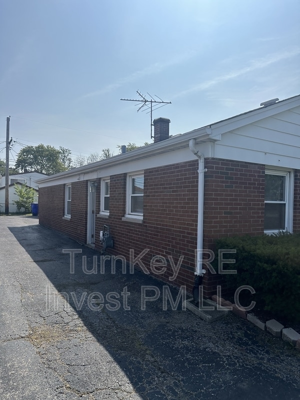 Photo - 11613 Kedzie Ave