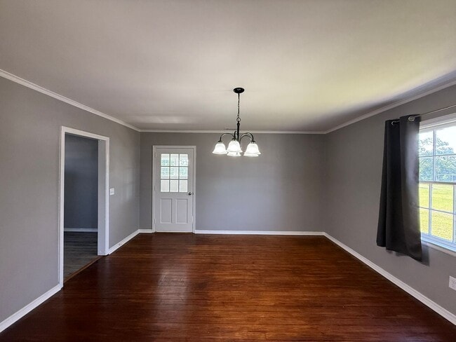 Photo - 18 N Zetterower Ave