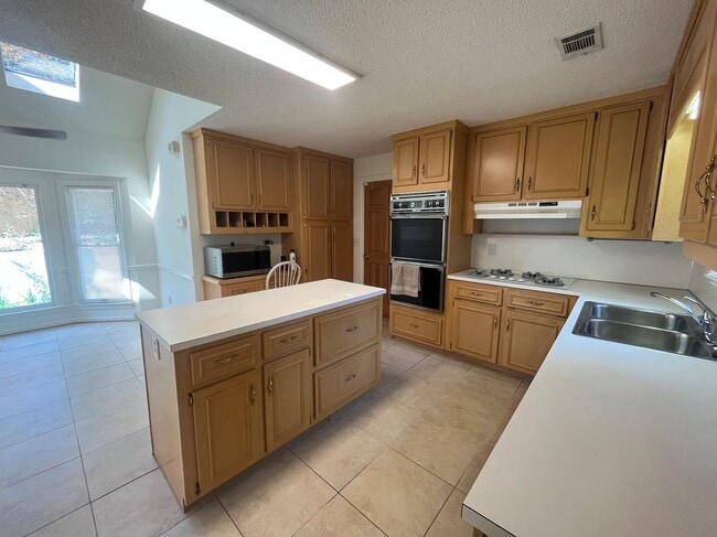 Photo - 972 Bridgegate Dr NE